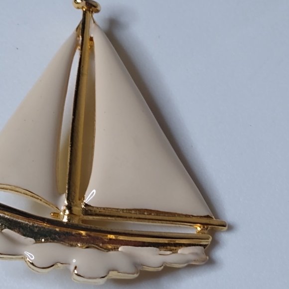 Sailboat Brooch - Picture 10 of 16